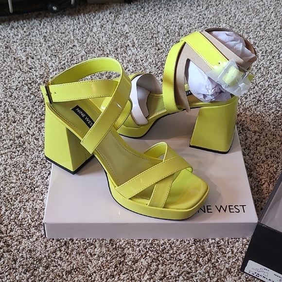 NEW In Box - Nine West Neon Light Green/Yellow Chunky Heel Sandals "Tackle" - Picture 1 of 6
